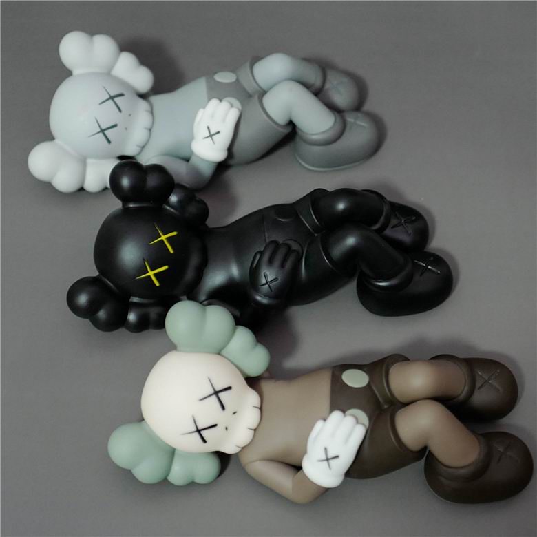 Kaws 24x11x6cm 3C m20