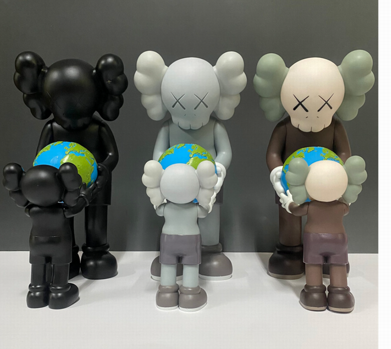 Kaws 24x16x35cm 3C 21