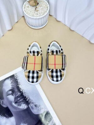 Burberry sz21-28 CX0401