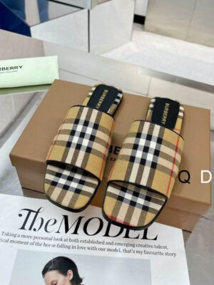 Burberry sz35-40 GDT0402
